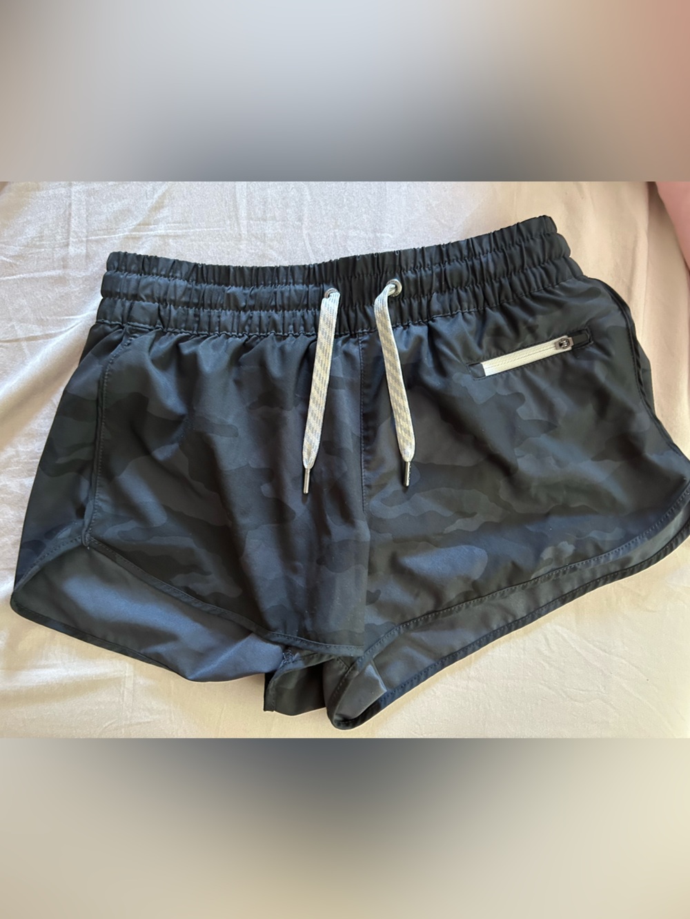 NWOT Vuori Black Camo Lined Running Shorts